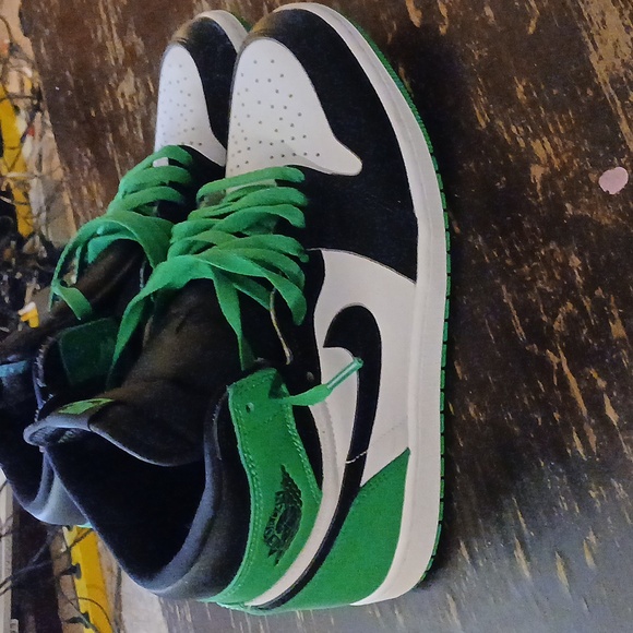Jordan 1 size 10 - Picture 1 of 3